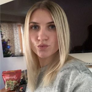 Meet your Posher, Alexis